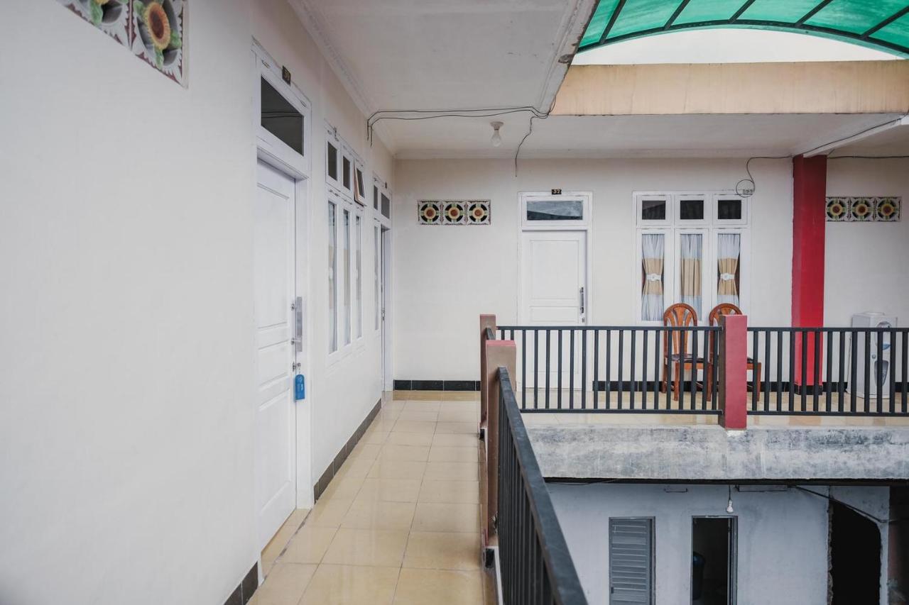 Reddoorz Syariah Near Kebun Raya Liwa Hotell Negarabatin Exteriör bild