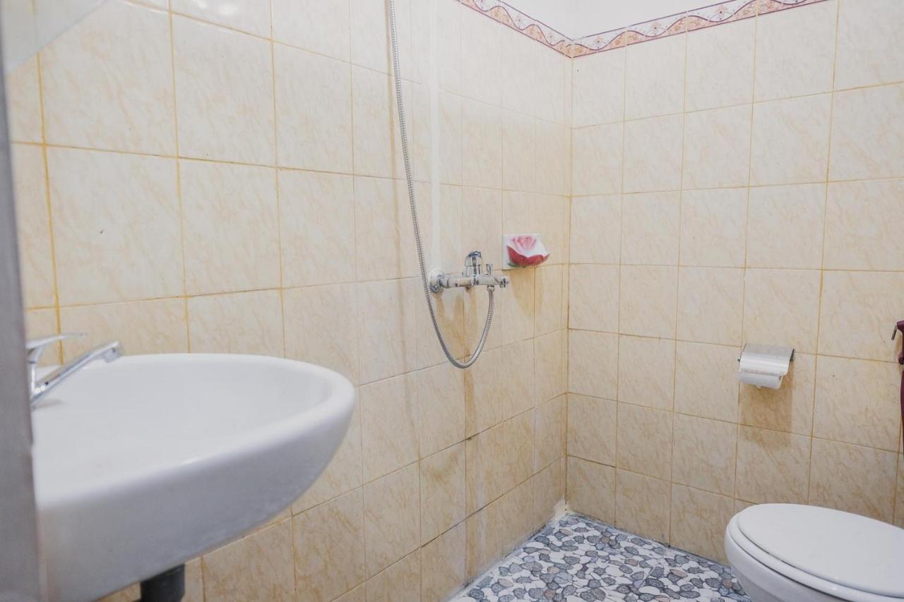 Reddoorz Syariah Near Kebun Raya Liwa Hotell Negarabatin Exteriör bild