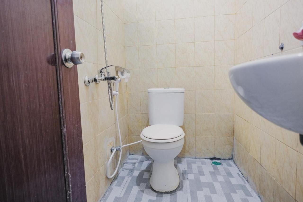 Reddoorz Syariah Near Kebun Raya Liwa Hotell Negarabatin Exteriör bild